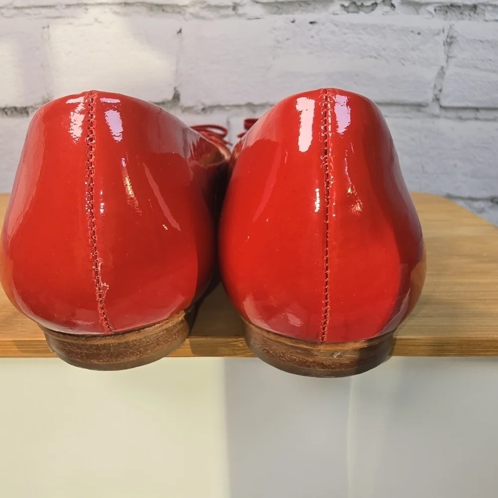 KATE SPADE NEW YORK ERICA RED PATENT FLATS WOMENS SIZE 6 1/2 EUC